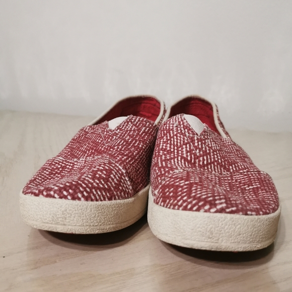 Toms Slid-on Shoes - Picture 9 of 12